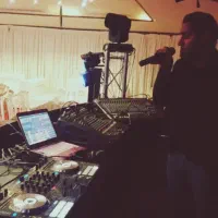 دی جی و موزیک زنده