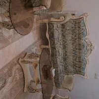 مبل ۷ نفره سالم همراه جلو مبلی ومیز عسلی