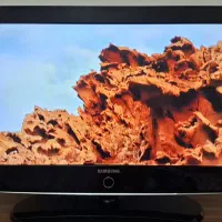 تلوزیون سامسونگ به همراه میز