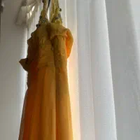 لباس مجلسی بلند زرد، در حد معمولی|لباس|قیروکارزین, |دیوار