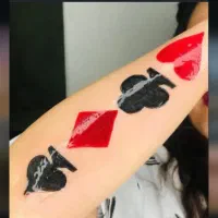 مدل برای شیدنگ لب و تتوی بدن|خدمات آرایشگری و زیبایی|هادی شهر, |دیوار