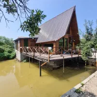 کلبه برکه vip