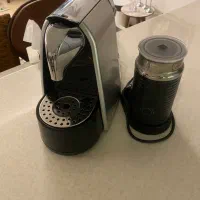 دستگاه قهوه ساز کپسولی بزرگlavazzaو فوم شیر نسپرسو