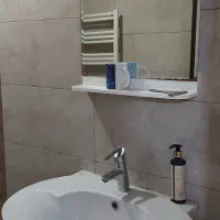 روشویی همراه با آینه و شیرآلات