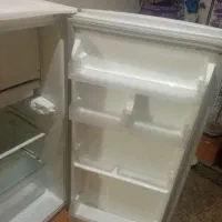 یخچال 9فوت ایسکول در حد نو رنگ سفید قیمت 80000000ت|یخچال و فریزر|بیرجند, |دیوار