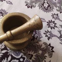 هاون برنجی قدیمی|کلکسیون اشیاء عتیقه|مشکین‌دشت, |دیوار