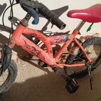 دوچرخه|دوچرخه، اسکیت، اسکوتر|میانه, |دیوار