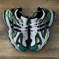 تیشرت و کتونی