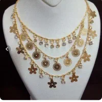 گردنبند رنگ ثابت