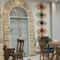 در چوبی قدیمی سالم