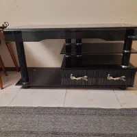 میز تلویزیون شیشه ای در حد نو