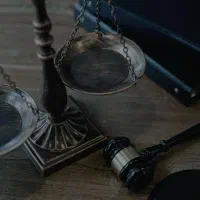 وکالت در دعاوی حقوقی کیفری ملکی خانواده (نیاوران)