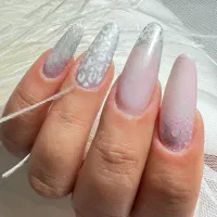 خدمات کاشت ناخن