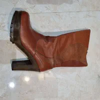 بوت پاشنه دار چرم اصل عسلی رنگ سایز۳۸