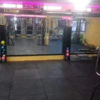 لوازم باشگاه...‌آیینه و کف پوش