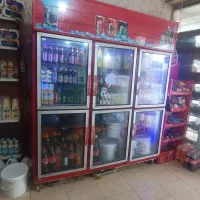 یخچال و چند عدد قفسه
