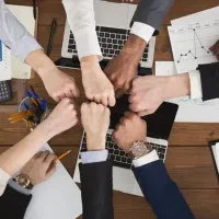 نیازمند نیروی کار آنلاین