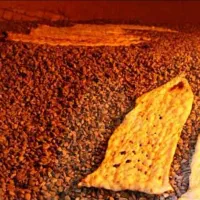 نان سنگک داغ و تازه و نان لواش محلی داغ و تازه