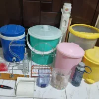 تعدادی لوازم خانه و آشپزخانه