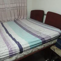 تخت دونفره و ویترین