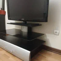 تلویزیون ۴۰ اینچ سامسونگ ومیز تلویزیون