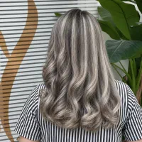 خدمات حرفه ای رنگ مو واحیا