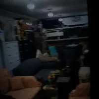 یک فروشنده خانوم