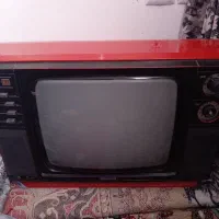 تلویزیون سیاه وسفید قدیمی