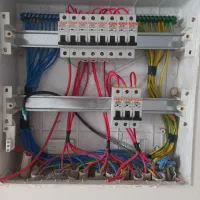 برقکاری و تعمیرات برق ساختمان.