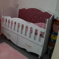 تخت کودک سالم و نو همراه با تشک|تشک تختخواب|تولم شهر, |دیوار