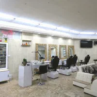 استخدام آرایشگر حرفه ای مسلط به همه امور ارایشگری