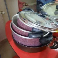 دو دست سرویس قابلمه و یه ماهیتابه بزرگگ