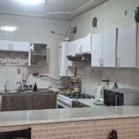 یک منزل در طبقه ی دوم فوری به فروش میرسد