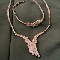 گردنبند و دستبند
