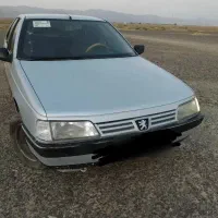 ماشین پژو نقره ای