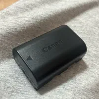 باتری دوربین کانن 90D اورجینال(تو خود دوربین بوده)