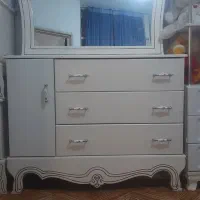 دراور وآینه به همراه دوعدد پا تختی