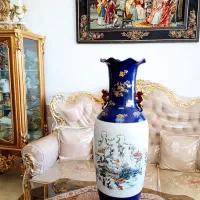 گلدان کنار سالنی