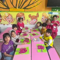 مربی خانم و پر نشاط