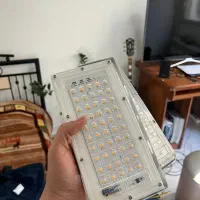 لوستر سه شاخه و پروژکتور