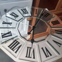 ساعت دیواری آینه‌ای مدرن