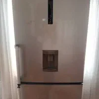 یخچال و فریزر در حد نو