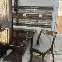 میز نهار خوری ۴نفره چوبی سالم وتمیز