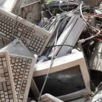 کیس،مانیتور،کامپیوتر قدیمی و اوراقی