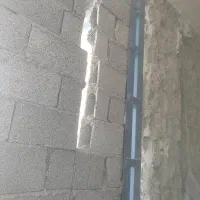 تخریب کار همراه با دستگاه برش وچکش برقی