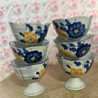کاسه‌های پایه‌دار گلدار چینی