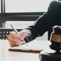 وکیل /در خواست همکاری با وکلای محترم و شرکت ها