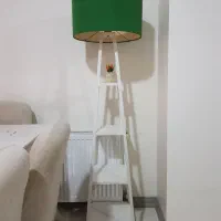 آباژور ایستاده