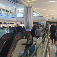 ۲۸ متر تجاری طبقه همکف راسته اصلی پاساژ کوروش مال