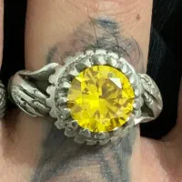 انگشتر جواهری دست دلبر